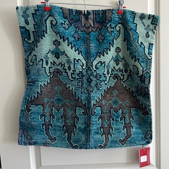 Pottery Barn Accents Nwt Pottery Barn 22x22 Alexia Velvet Pillow